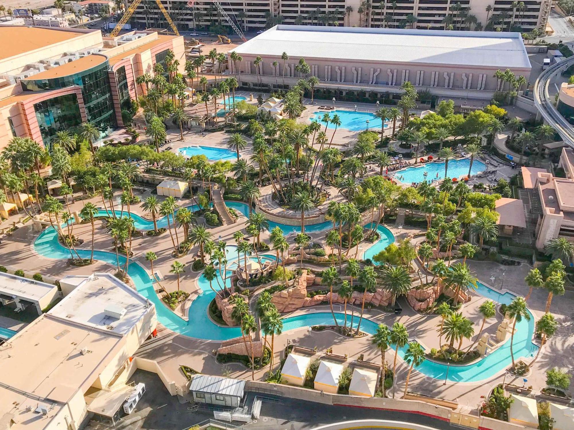 No Fee Strip View + Free Valet + Pool Сasa de vacaciones *